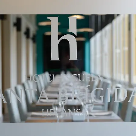 Escuela Hotel 4*